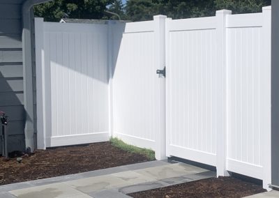 Vinyl Fence, Vinyl Fencing Contractor, Groundhog Fence
