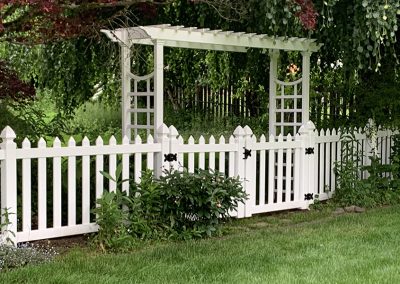 Vinyl Fence, Groundhog Fence