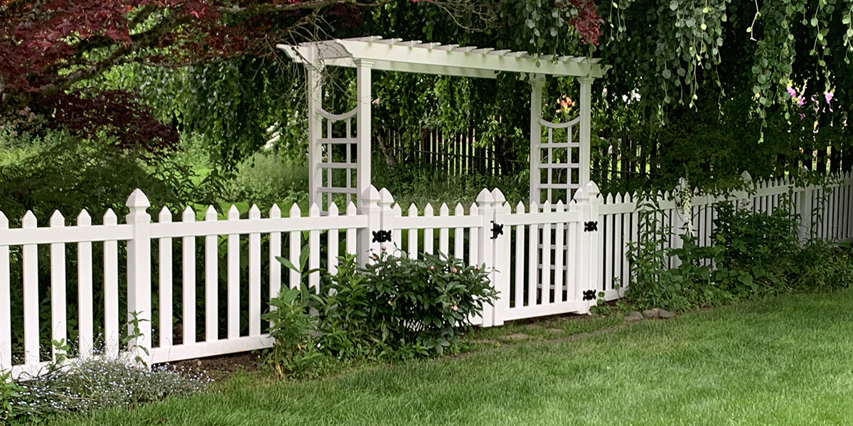 Groundhog Fence, Vinyl Fence, Vinyl Fencing