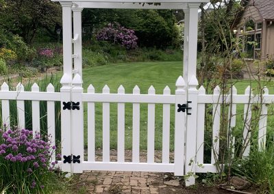 Vinyl Fence, Vinyl Fencing, Groundhog Fence